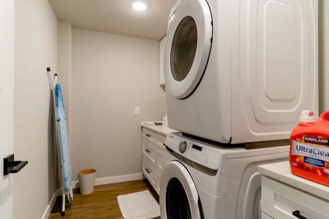 Building Photo - 1505 Jefferson St