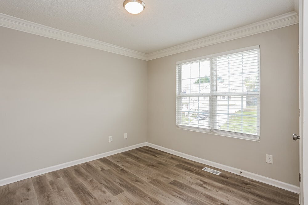 Building Photo - 215 Ashland Manor Dr