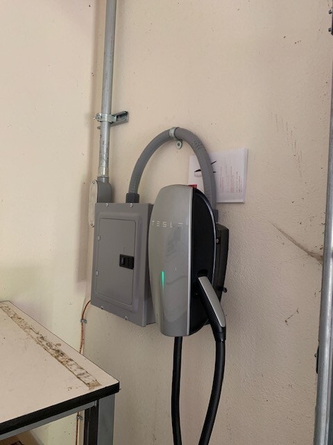 Building Photo - Gorgeous Property on Private Street conveniently located on West side near Downtown!