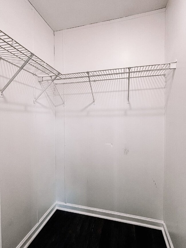 Building Photo - Spacious 4-Bed, 3-Bath Retreat on Greenhill Rd – 2000 Sq Ft of Charleston Charm!