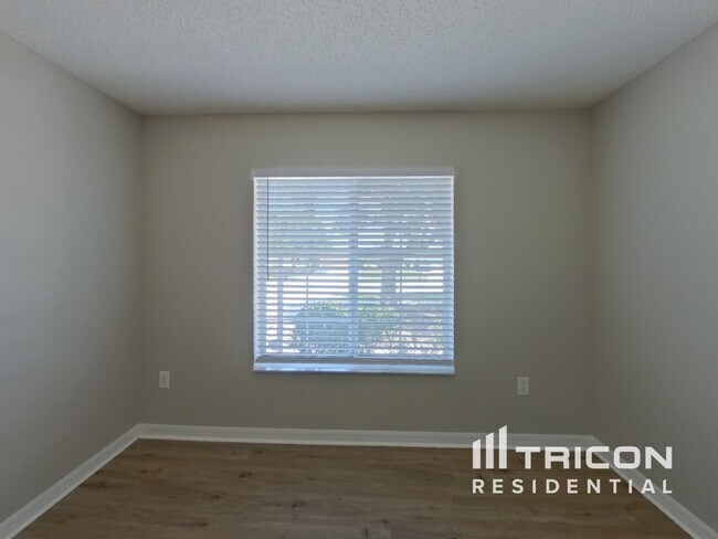 Building Photo - 11749 Lynmoor Dr