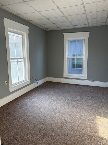 Building Photo - 81 N Main St