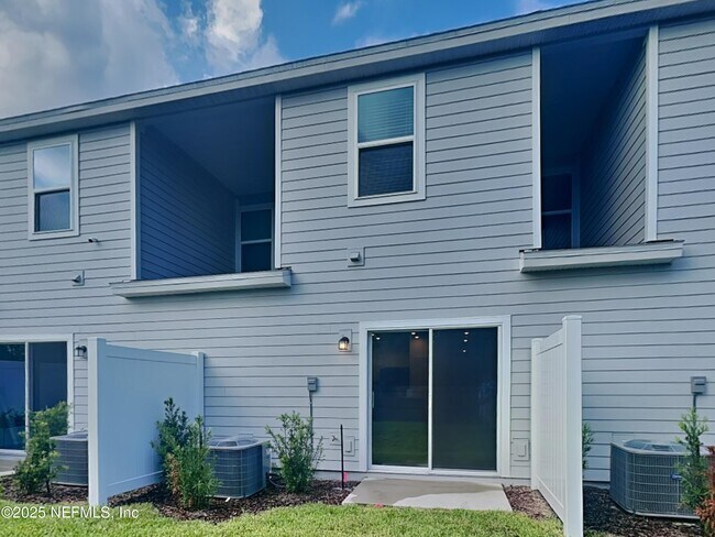 Building Photo - 654 Holly Lks Dr