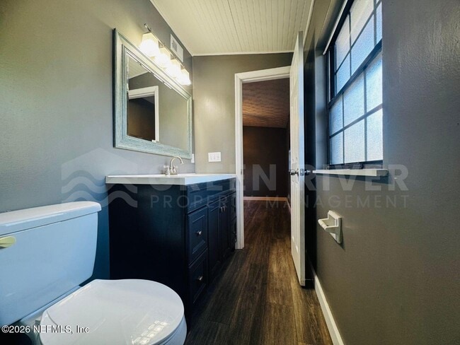 Building Photo - 246 Sara Dr