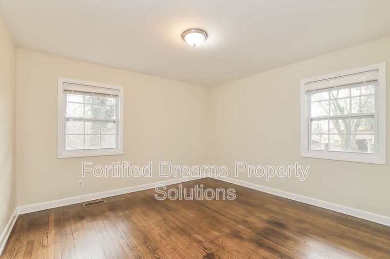 Building Photo - 5805 Highlawn Dr