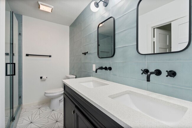 Building Photo - Beautifully Renovated Multi-Generational Concept Build!