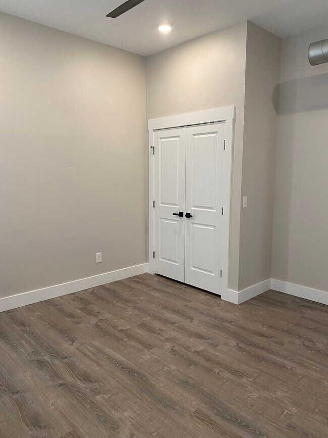 Bedroom 2 - 906 Saratoga St