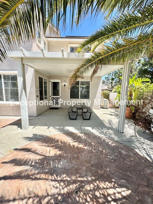 Building Photo - Ready to move in 4 bed 3 bath pool home