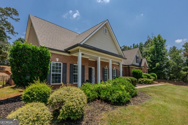 Building Photo - 120 Rosebay Ln