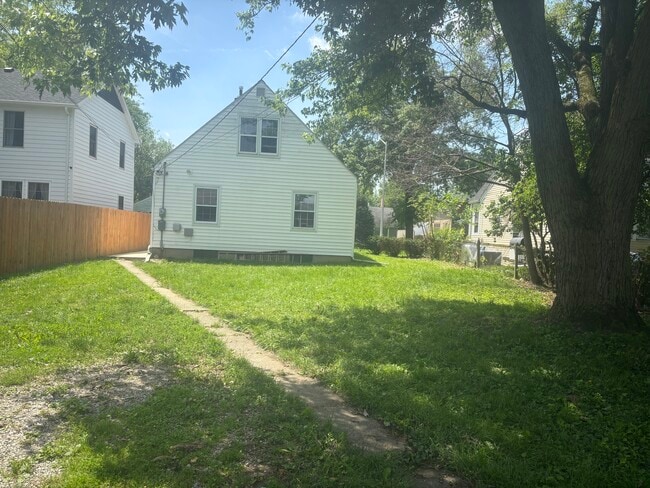 Building Photo - 825 McKinnie Ave