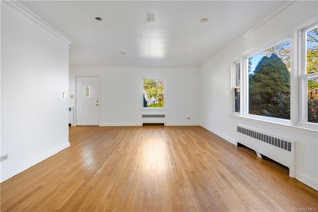Building Photo - 33 Bentay Dr