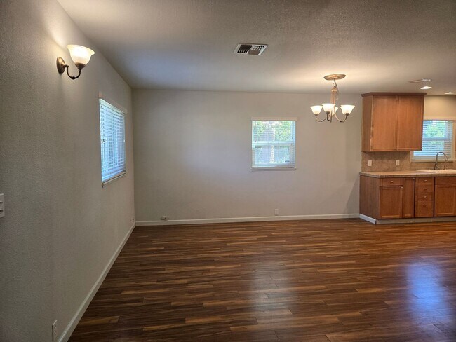 Building Photo - 5437 Griffin Rd