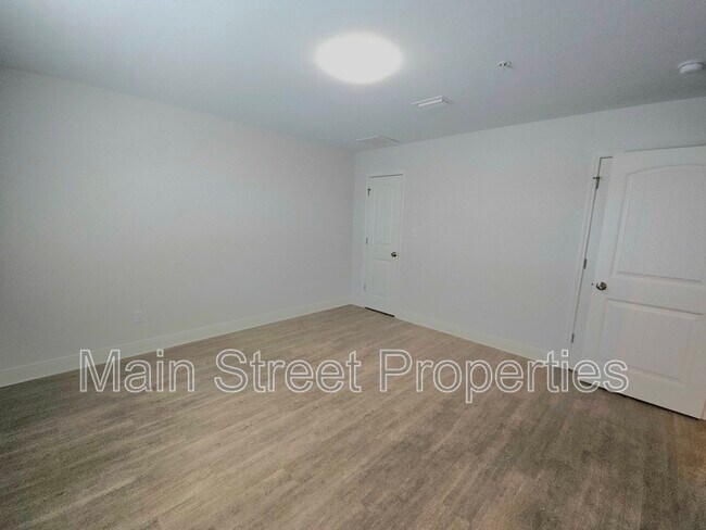 Building Photo - 313 N Navy Blvd