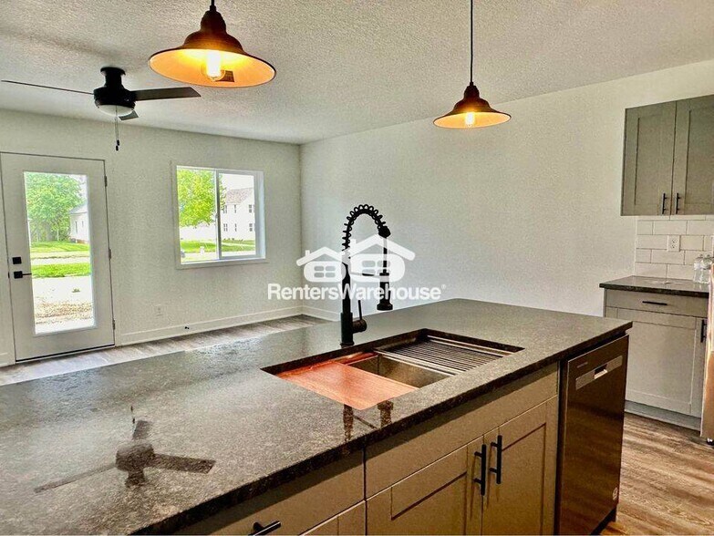 Building Photo - 2105 Willis Ave