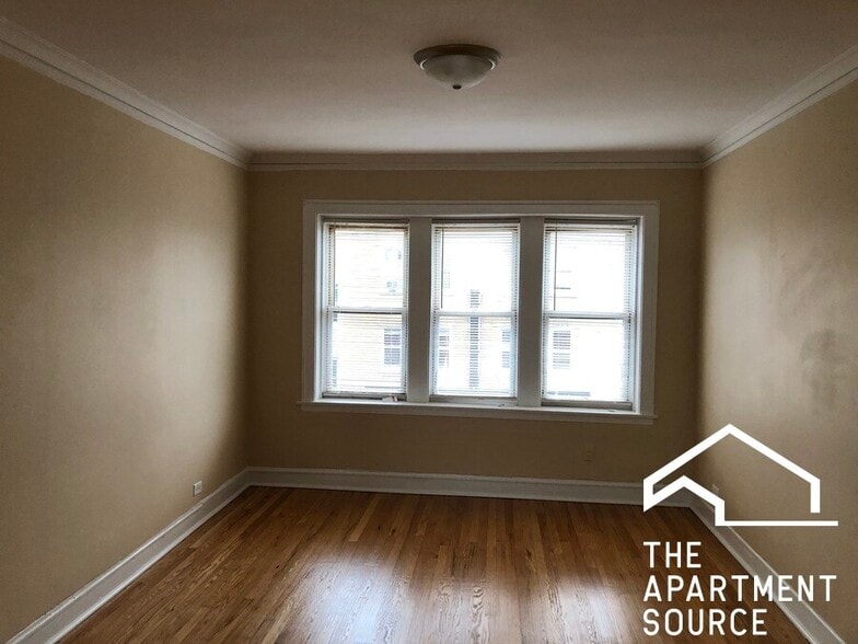 Building Photo - 4454 W Diversey Ave