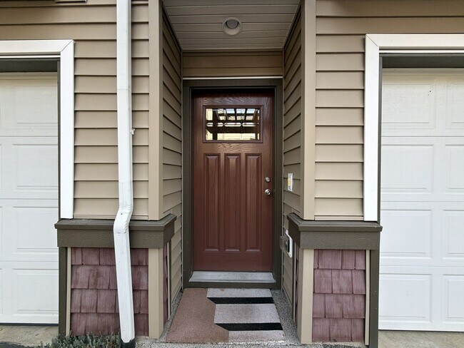 Building Photo - 10721 NE Gateway Pl