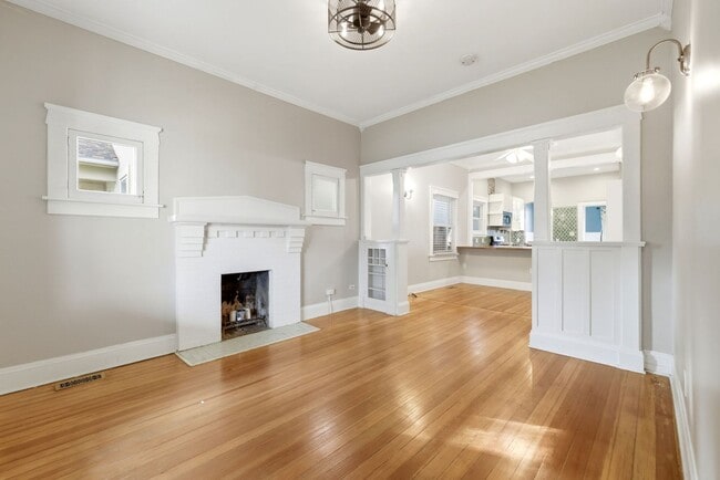 Building Photo - Charming Historic Home in Mayfair Neighborhood