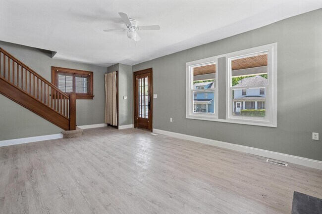 Building Photo - 135 W Hudson Ave