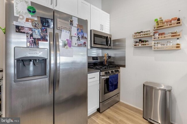 Building Photo - 385 Martin St