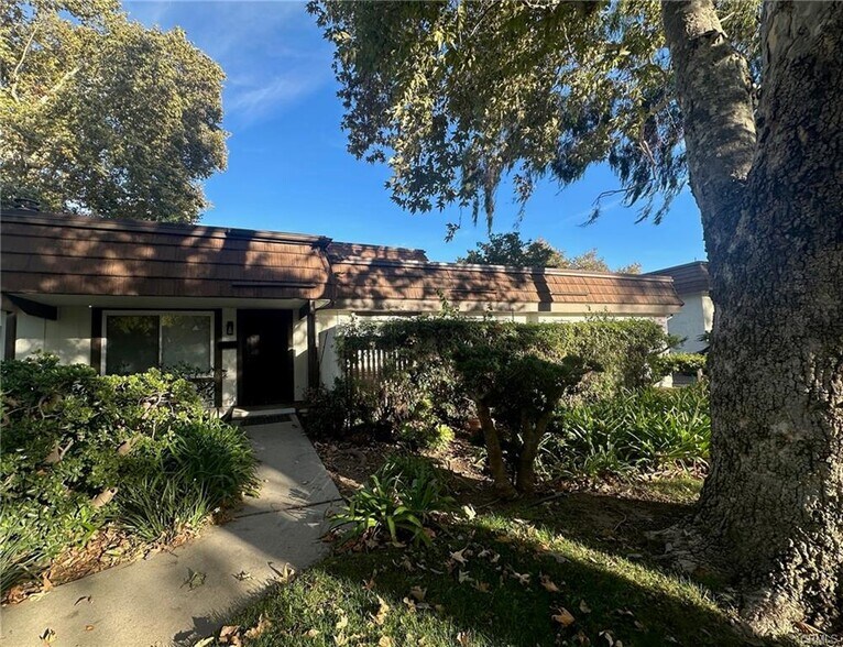 Building Photo - 10416 Larwin Ave