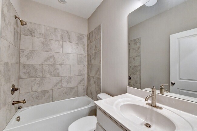 Building Photo - 4655 White St