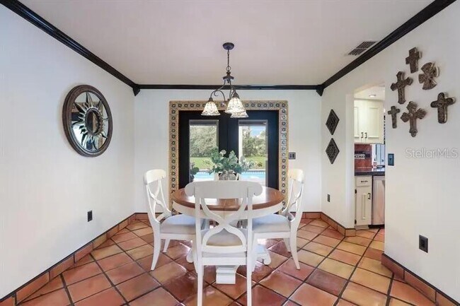 Building Photo - 2077 Racimo Dr