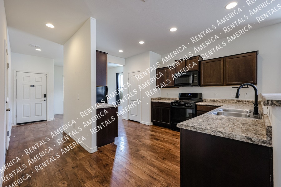 Building Photo - 38086 W Isabella Ln
