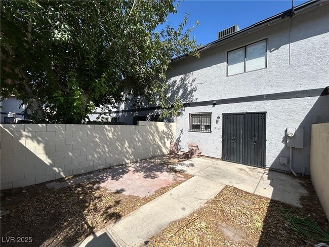 Building Photo - 3417 Civic Center Dr