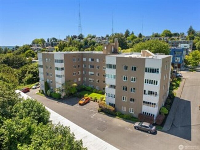 Building Photo - 1800 Taylor Ave N