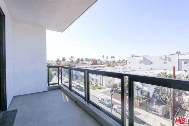 Building Photo - 11800 Courtleigh Dr