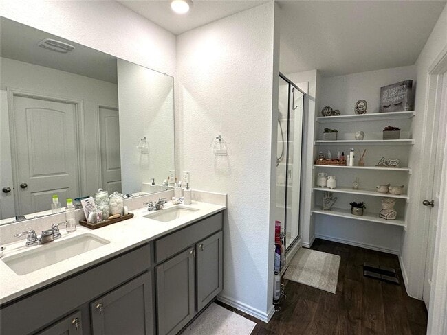 Building Photo - 504 Sandringham Lp