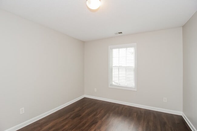 Building Photo - 413 Rosemont Ct