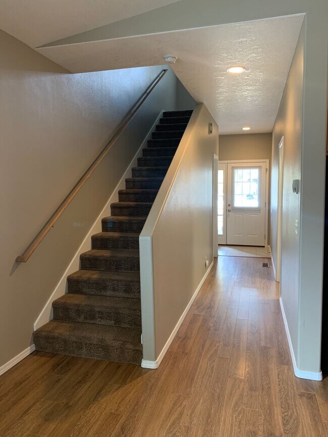 Building Photo - 16687 Shaw Pine Ct