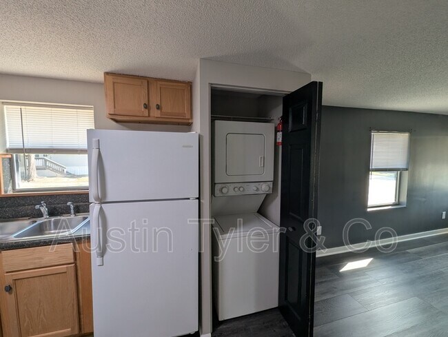 Building Photo - 4256 Kelson Ave