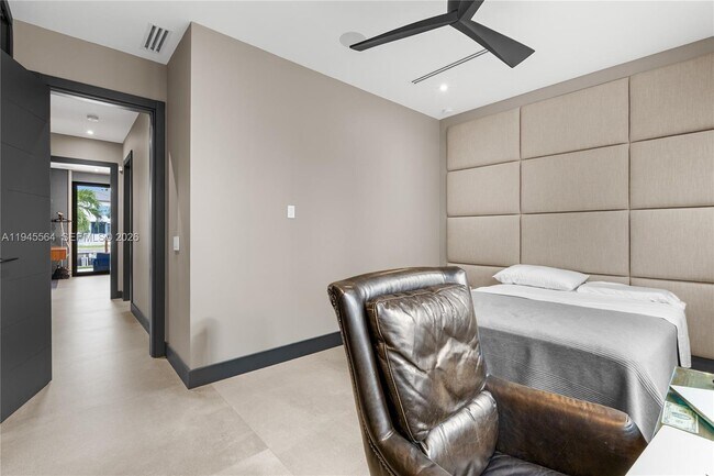 Building Photo - 12911 Oleander Rd