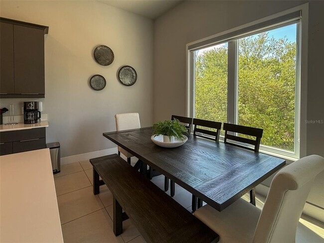 Building Photo - 7770 Sandy Ridge Dr