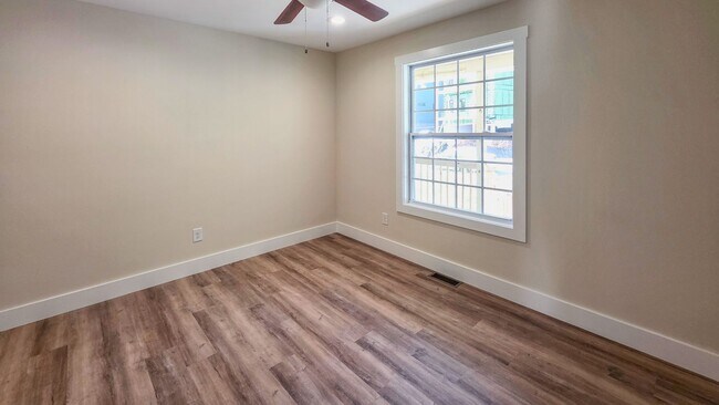 Building Photo - Knoxville 37921 - Brand New 3 Bedroom, 2 Full Bath Duplex Unit near downtown and Western Avenue -...