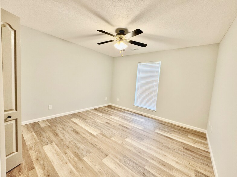 Building Photo - 100 Patra Dr