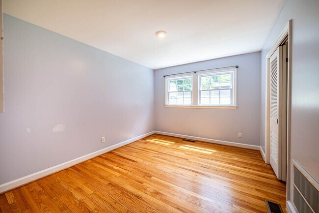 Building Photo - 4222 Arbutus Dr