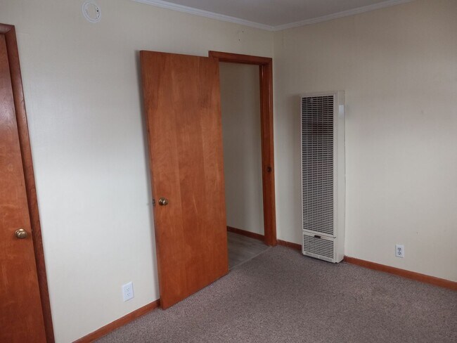 Building Photo - 67 N Kennebec Ave