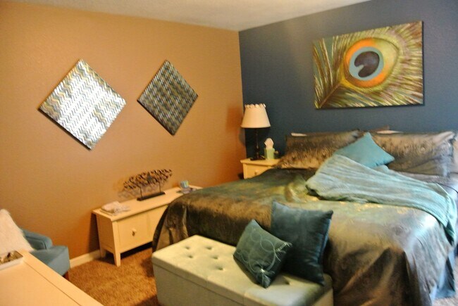 Building Photo - 2 Bedroom House!