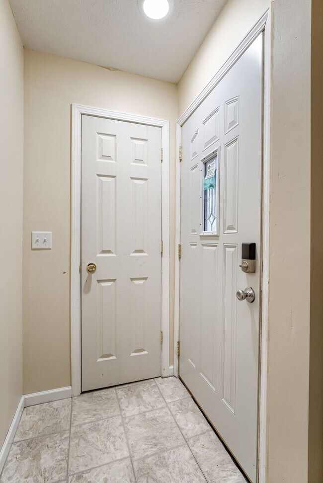 Building Photo - 1101 Bancroft St