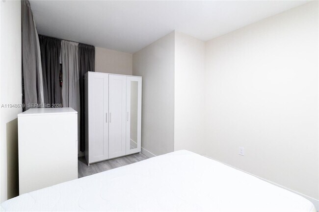 Building Photo - 16201 SW 144th Ct