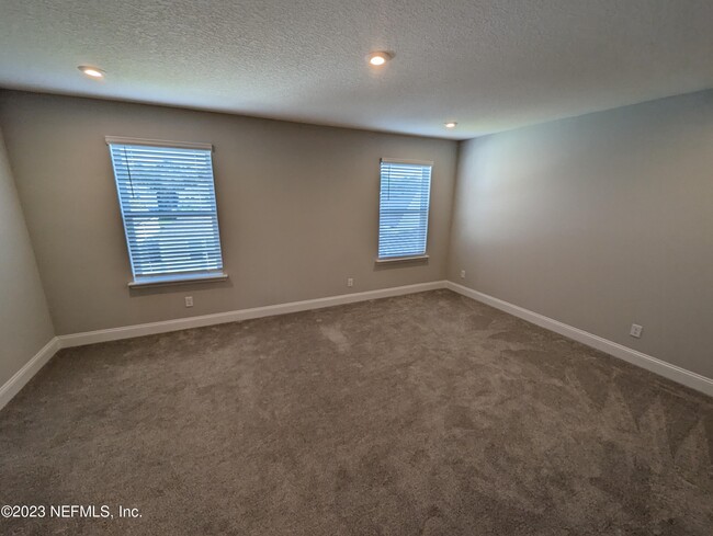Building Photo - 251 Dahlia Falls Dr
