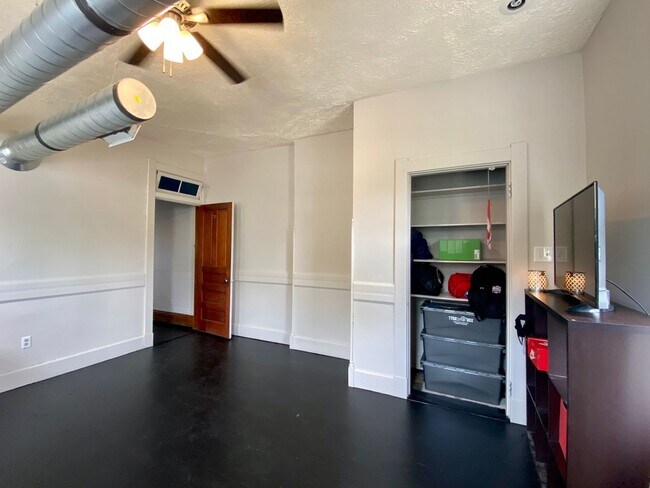 Building Photo - 146 Parker St