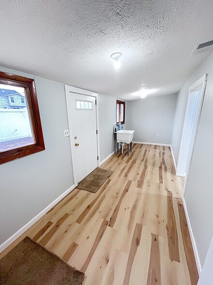 Building Photo - 38599 Plains Ct