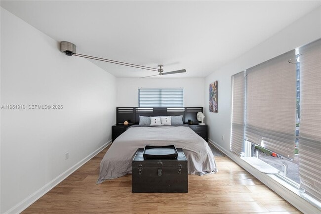 Building Photo - 9971 W Bay Harbor Dr