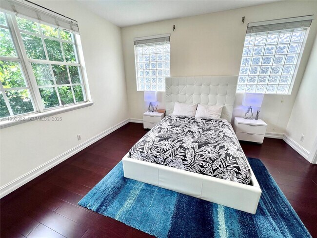 Building Photo - 450 NE 2nd Ave