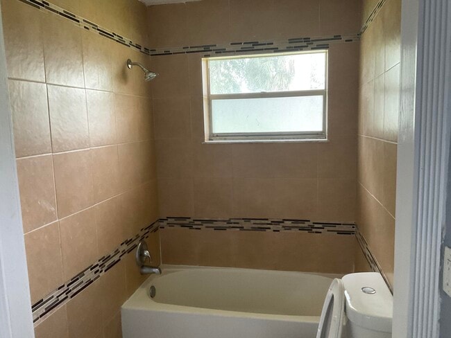 Building Photo - 214 Sparrow Dr