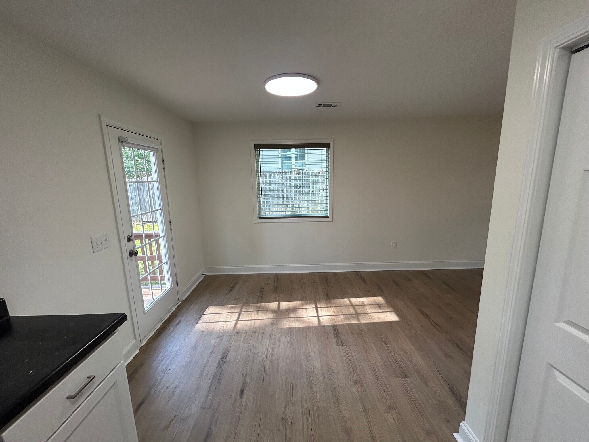 Building Photo - 151 Whispering Glen Cir